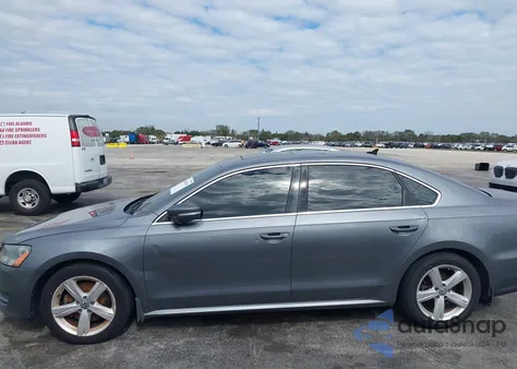 2013 Volkswagen Passat 2.5L Se z USA, uszkodzony, nr VIN 1VWBP7A3XDC019162